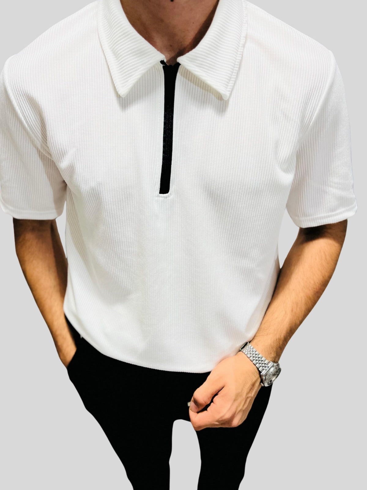 Beyaz Fermuarlı Polo Yaka Tişört